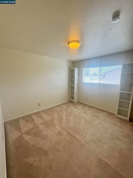 Foto del edificio - 674 Maud Ave