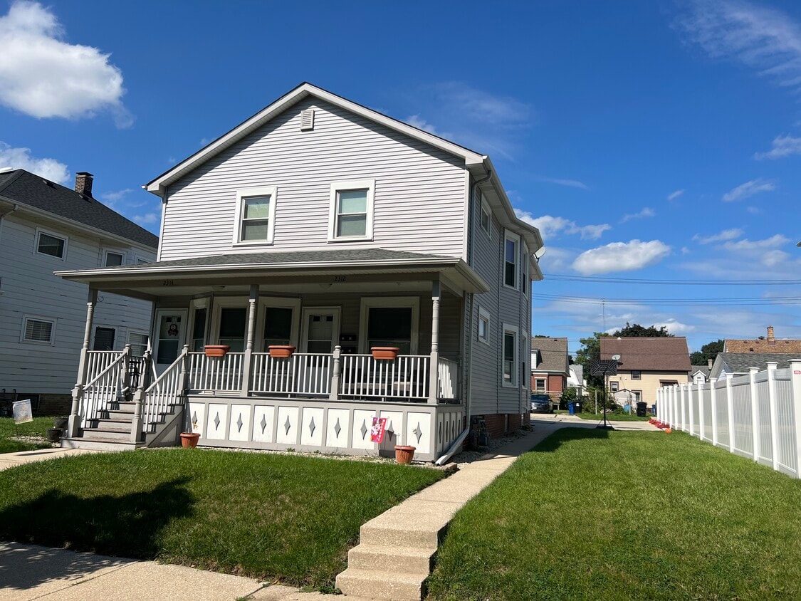 2312 Kinzie Ave Unit LOWER, Racine, WI 53405 Room for Rent in Racine