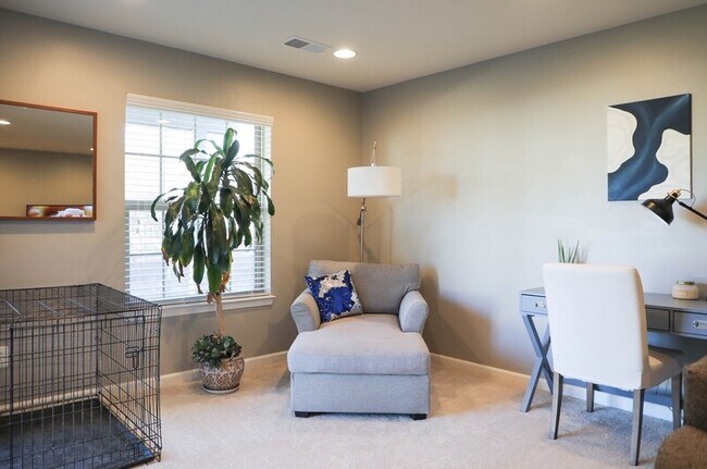 Building Photo - 9950 Ravenhurst Rd