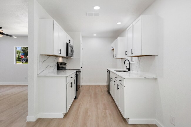 Foto del edificio - 1414 Timberlake Cir