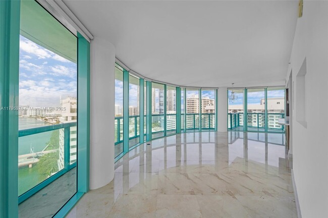 Foto del edificio - 6000 Indian Creek Dr