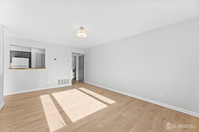 Building Photo - 3226 Sayre Dr