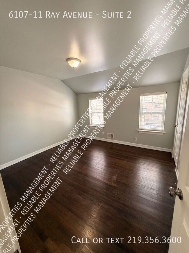 Foto del edificio - 6107-11 Ray Ave