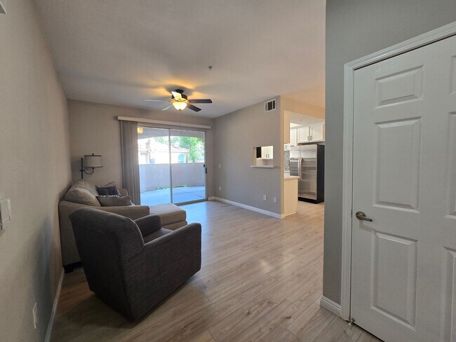 Foto del edificio - CANYON CREST CONDO