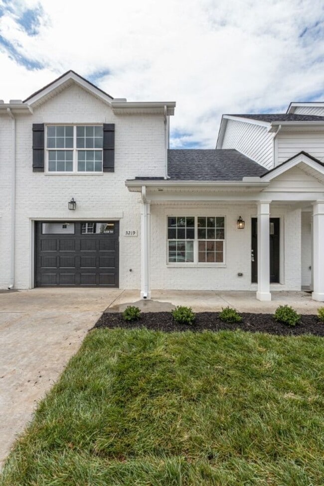 Building Photo - Finest Townhome living in Westwind Villas
