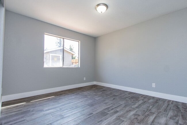 Building Photo - 725 Lambert Way