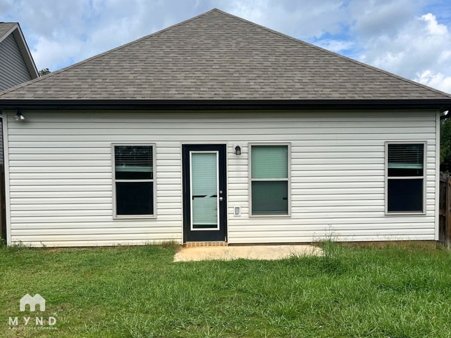 Building Photo - 174 Park Dr N