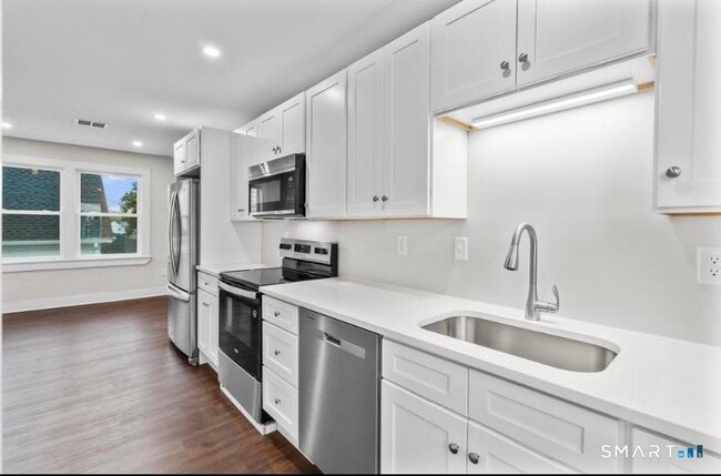 Building Photo - 57 E Main St