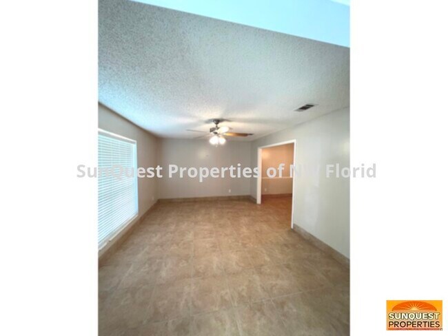 Building Photo - 3/2 All brick and very spacious home