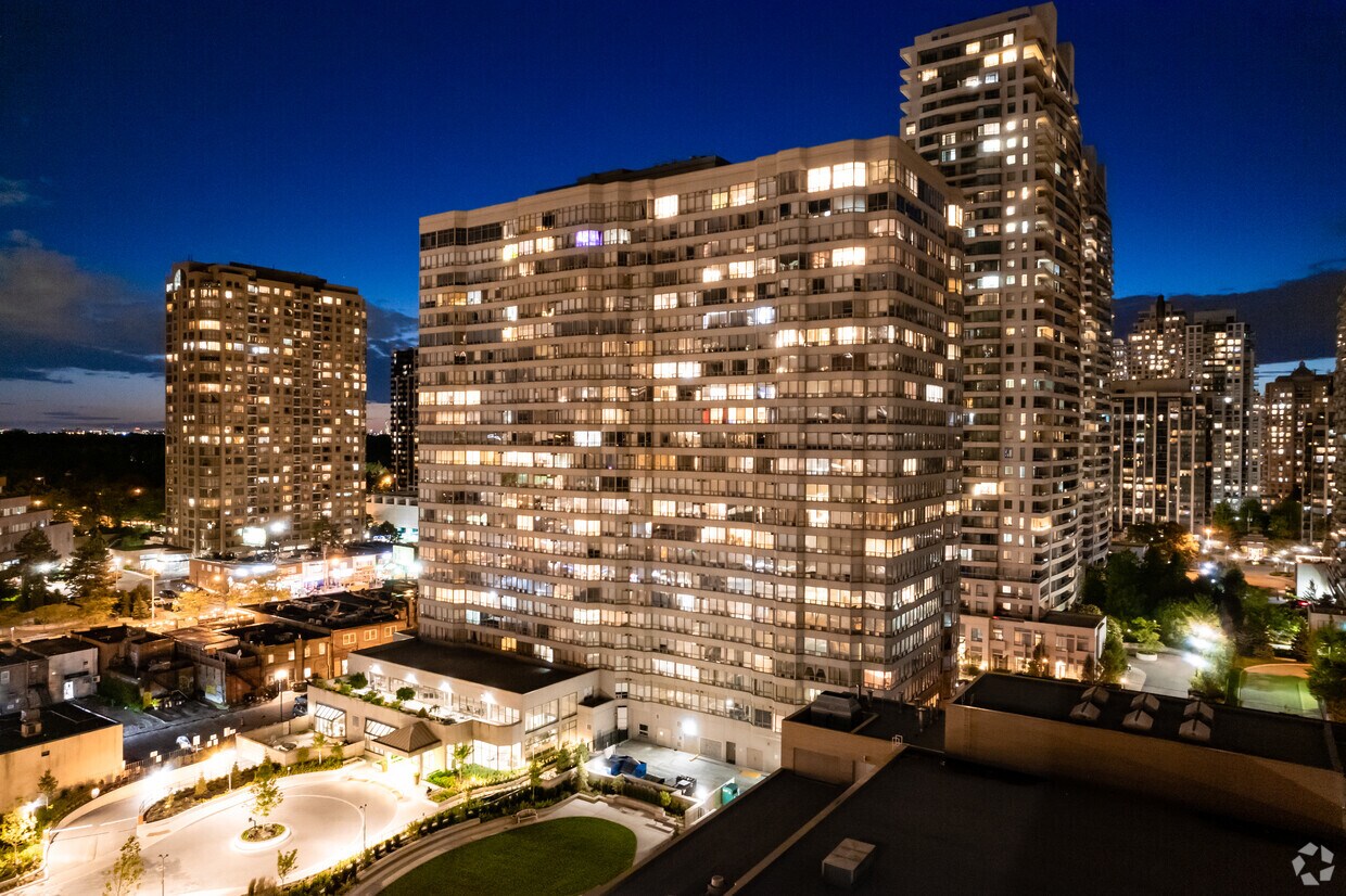 Rodeo Walk Apartments 30 Greenfield Ave Toronto, ON