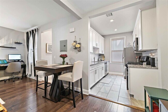 Building Photo - 102.5 Congress St