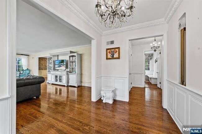 Foto del edificio - 328 W Ridgewood Ave