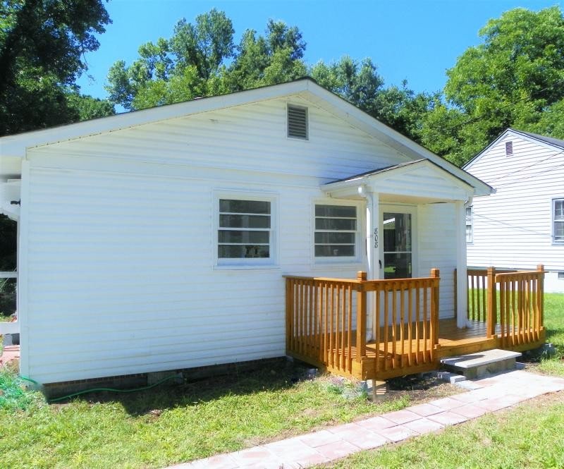 Primary Photo - 808 Willow Place