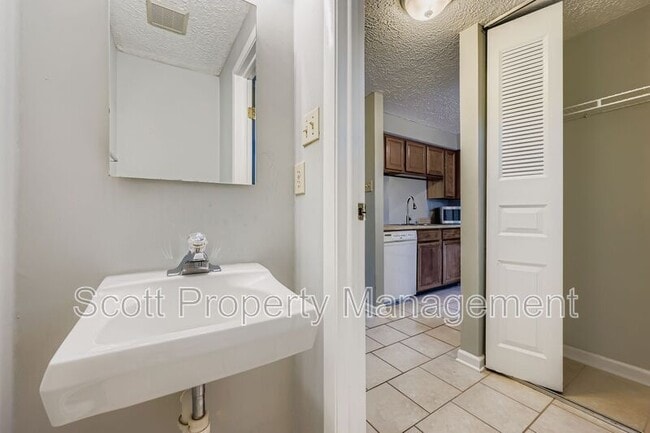 Foto del edificio - 128 Long Meadow Ct