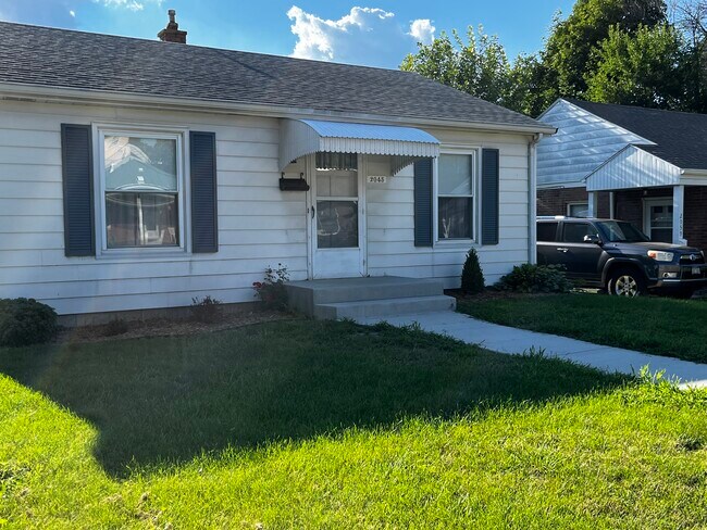Charming 1950s house - 2045 Chaney Rd