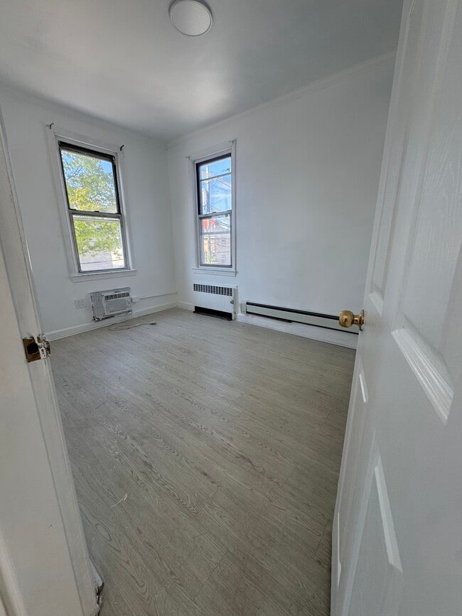 Building Photo - 1848 126th St
