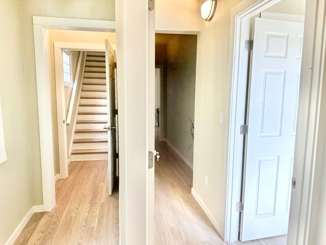 Foto principal - 1516 C Ave NE