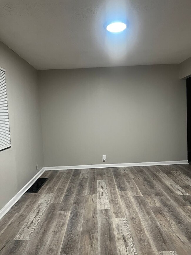 Foto del edificio - 1464 W 32nd St