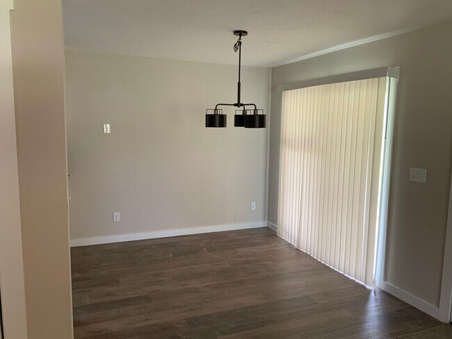 Dining Area - 215 W Miami St