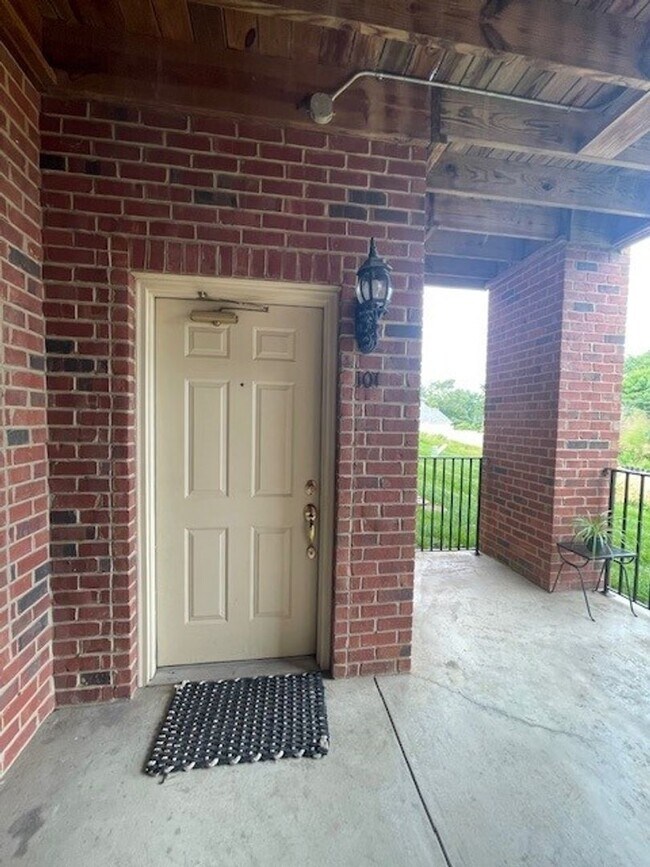 Foto del edificio - LOVELY 2 BEDROOM CONDO OFF LYONS VIEW!!!
