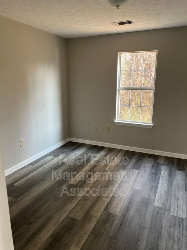 Building Photo - 201 Grove Pl