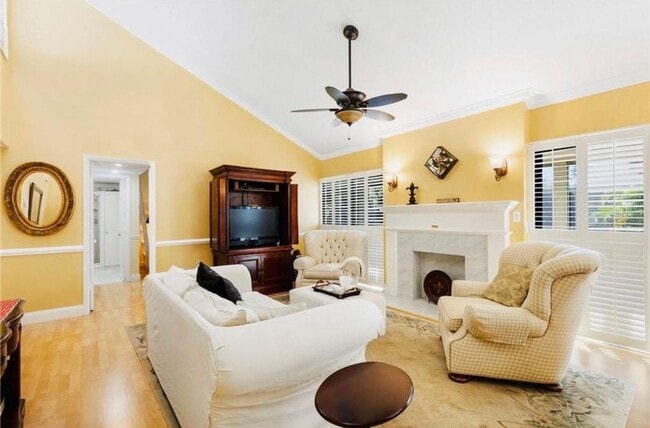 Building Photo - Lovely Furnished 2 Bedroom/2 Bath