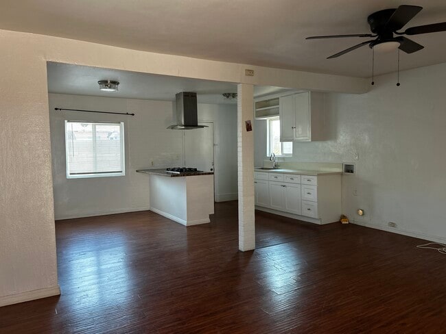Building Photo - 2813 N Santa Fe Ave