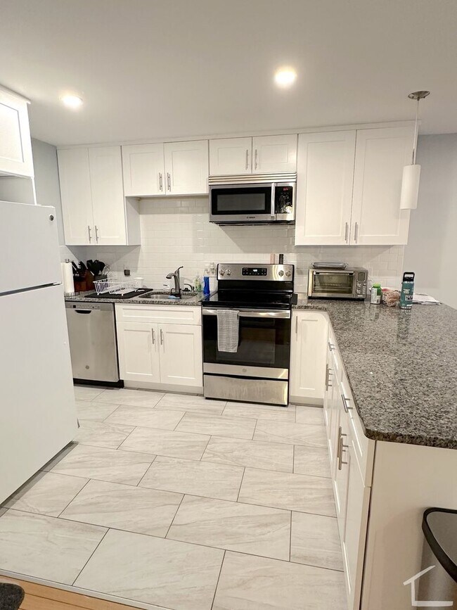 Building Photo - Awesome 1 bed 1 bath in Brighton....