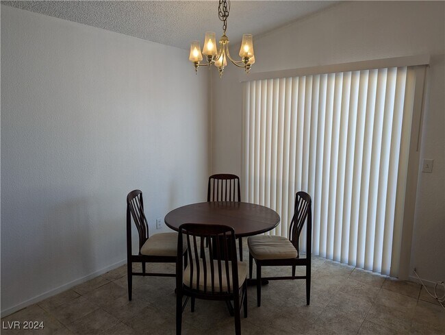 Foto del edificio - 4390 Faberge Ave