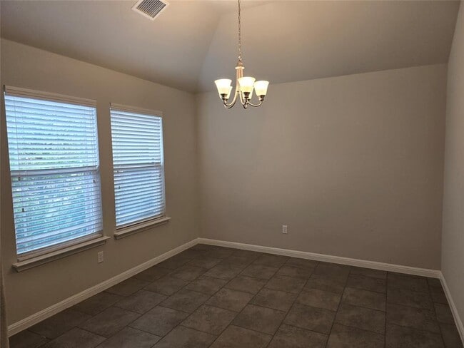Building Photo - 5621 Sacco St
