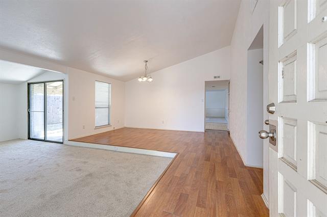 Foto del edificio - 3121 Grapevine Ln