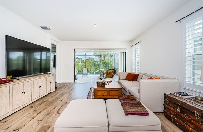 Building Photo - Beautiful Pool home in Starkey Ranch