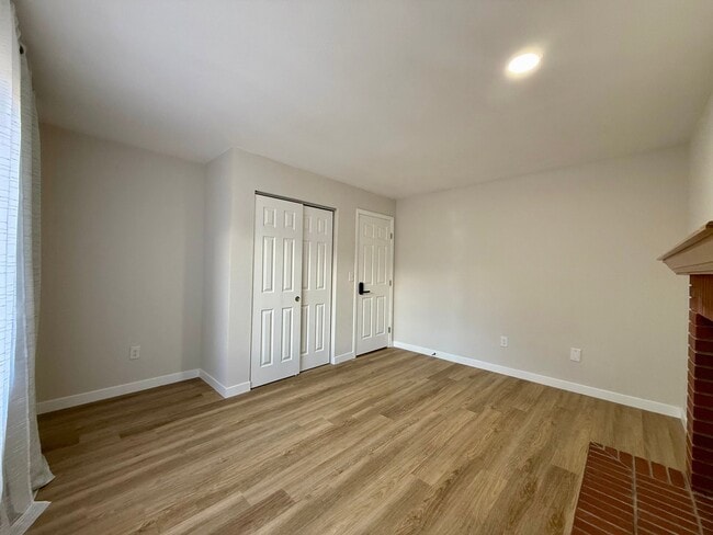 Building Photo - 411 Ruby Dr