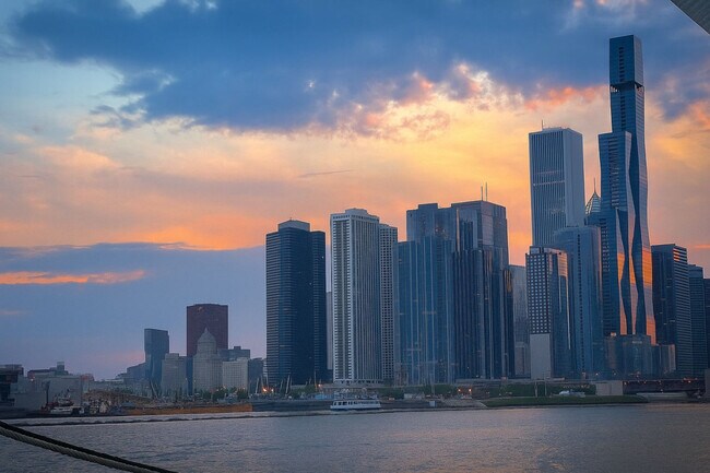 Foto del edificio - 1049 W Lawrence Ave