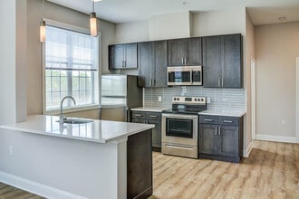 Building Photo - Waters Edge At Rahway