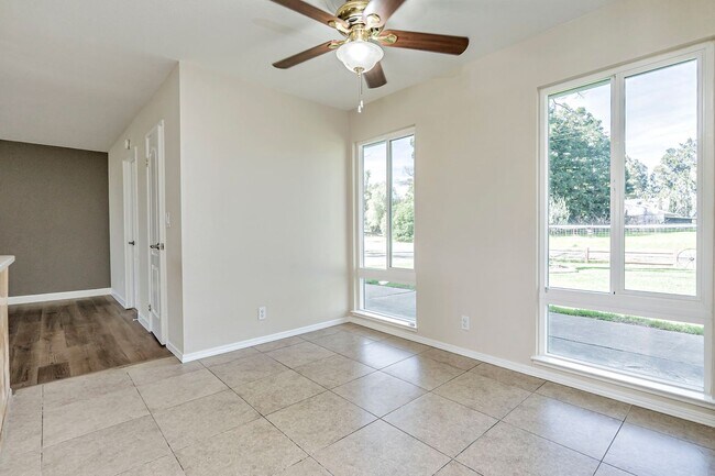 Building Photo - 25265 Carlsbad Avenue