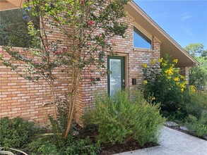 Building Photo - 6015 Los Robles Dr