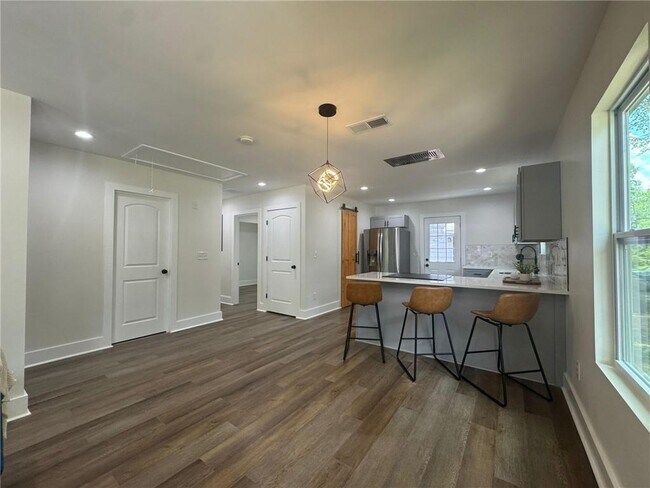 Foto del edificio - 2228 Carey Dr SE