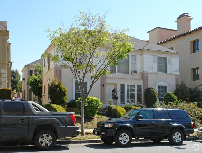 Building Photo - 140 S Reeves Dr