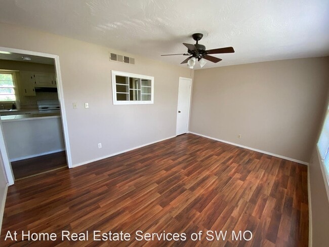 Building Photo - 3 br, 1 bath House - 1003 W South St