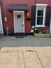 Building Photo - 142 44th St