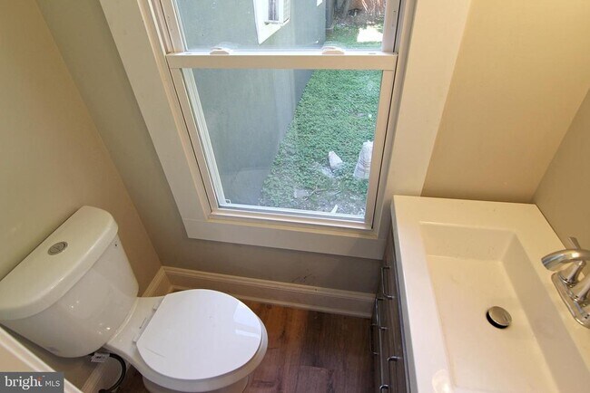 Building Photo - 17 W 4th St