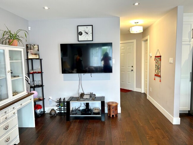 Building Photo - 47 Great Southern Dr