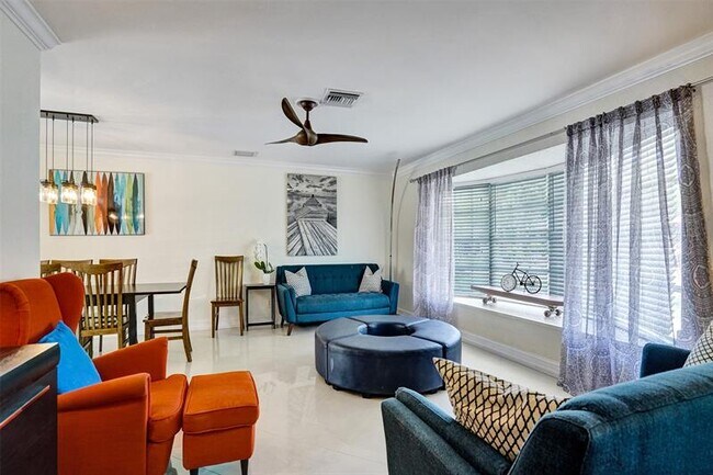 Foto del edificio - 2051 Coral Reef Dr