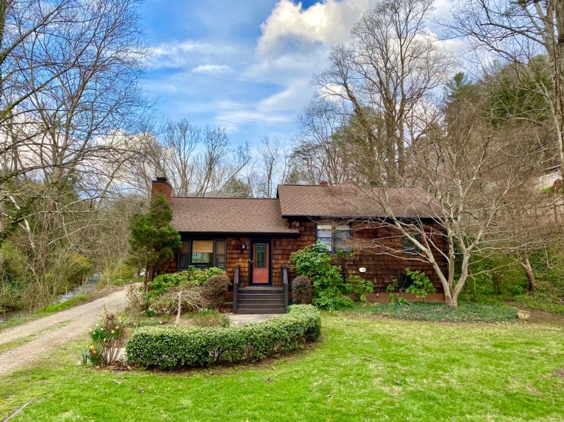 Primary Photo - Beautiful Creekside Cottage in North Ashev...