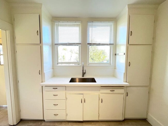 Building Photo - 508 Valle Vista Ave