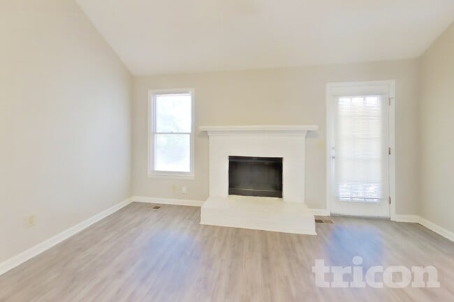 Building Photo - 529 Ferncliffe Rd