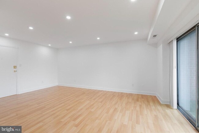 Building Photo - 1931 N Cleveland St