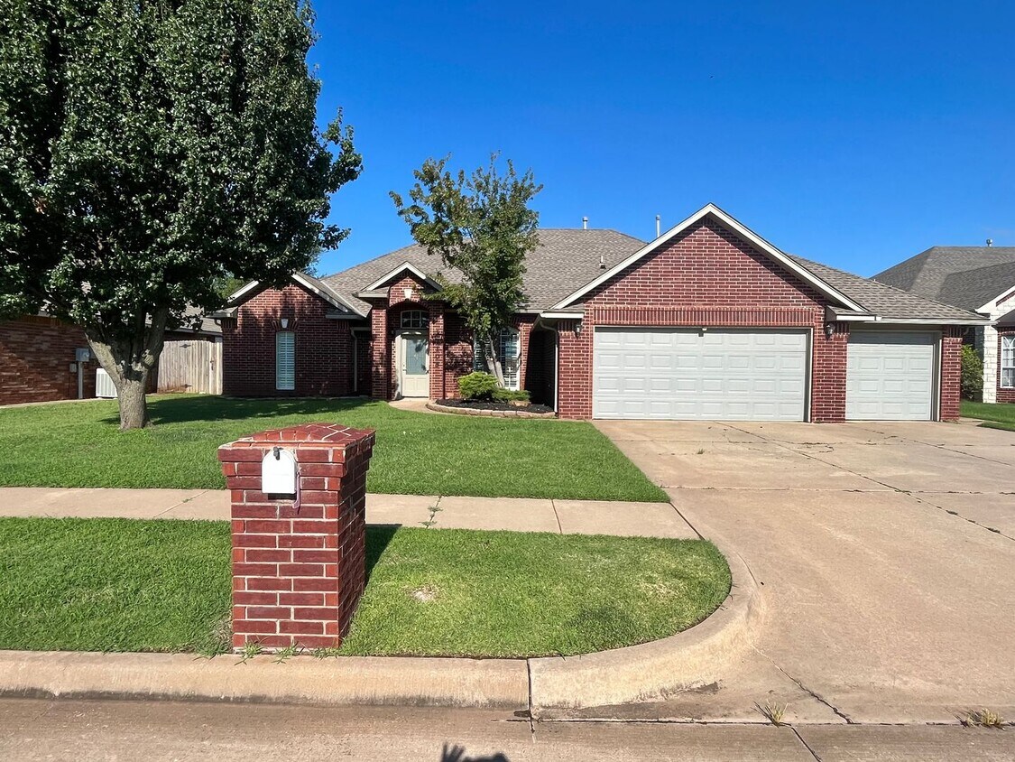 Primary Photo - Large 3 Bed 2.5 Bath In Edmond