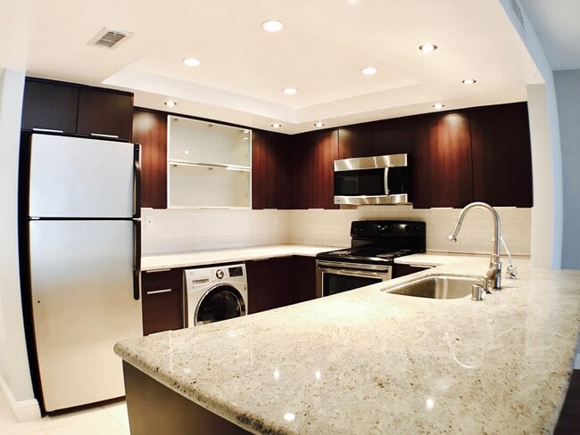 Building Photo - Beautifully Updated! in the heart of Westwood! North exposure!